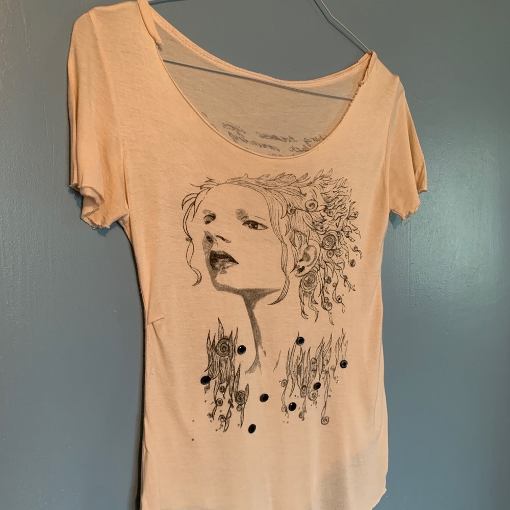 🌸🌸🌸 Beige Top with Female Face Print on it